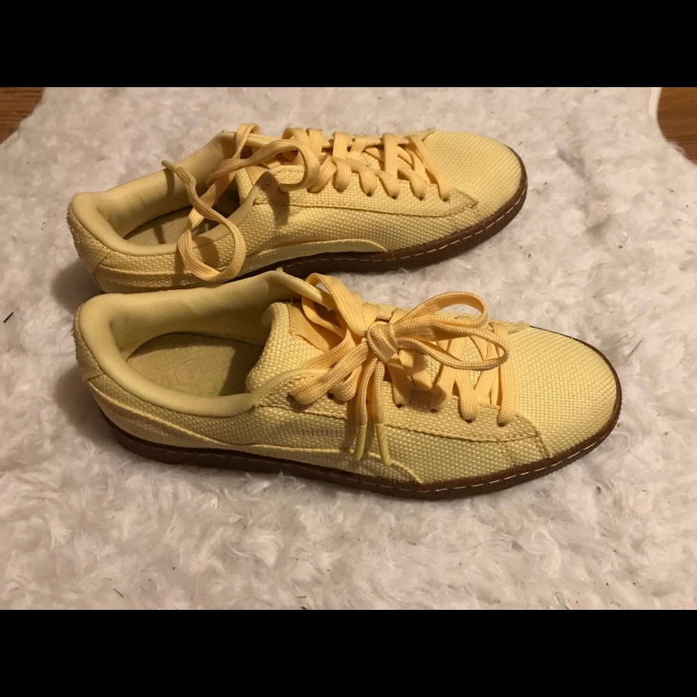Pumas (BRAND NEW) size 7 1/2 color is yellow - Picture 2 of 3